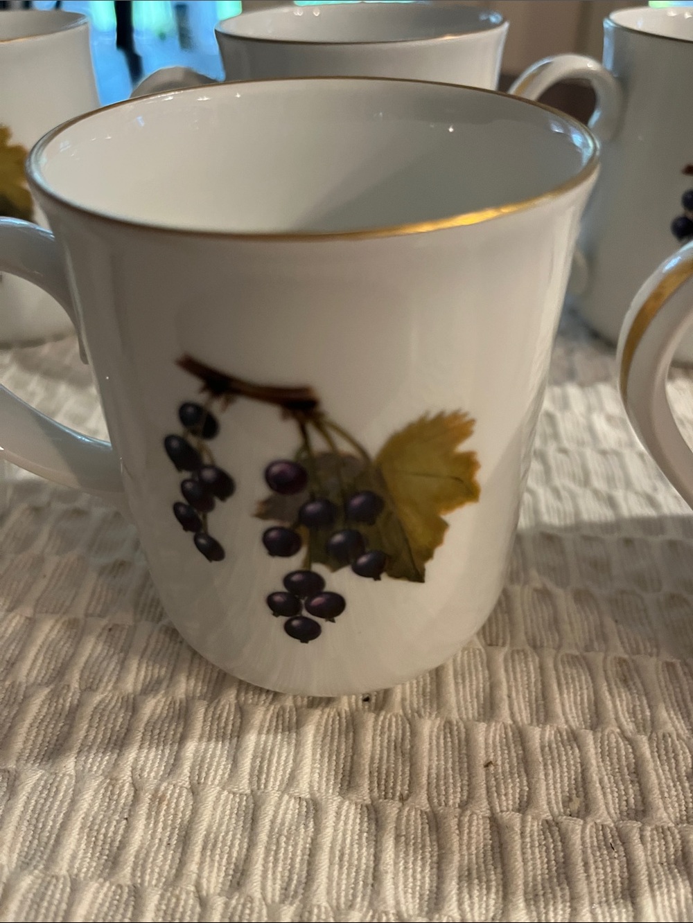 Evesham by Royal Worcester bundle of six mugs - Picture 5 of 6